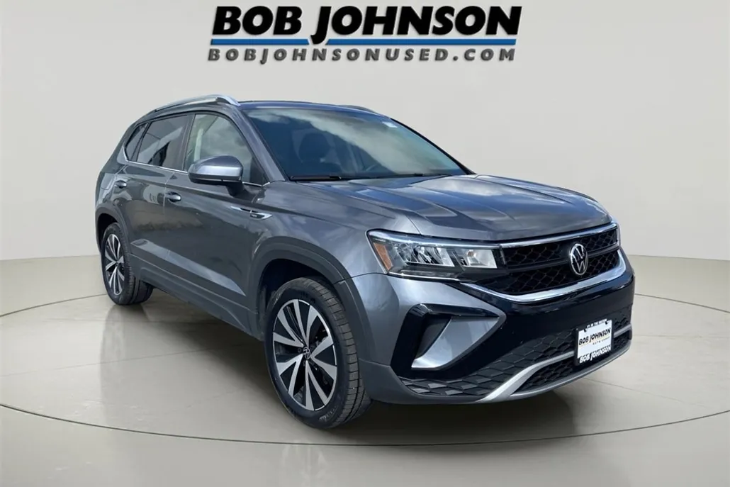 2022 Volkswagen Taos SE photo 1