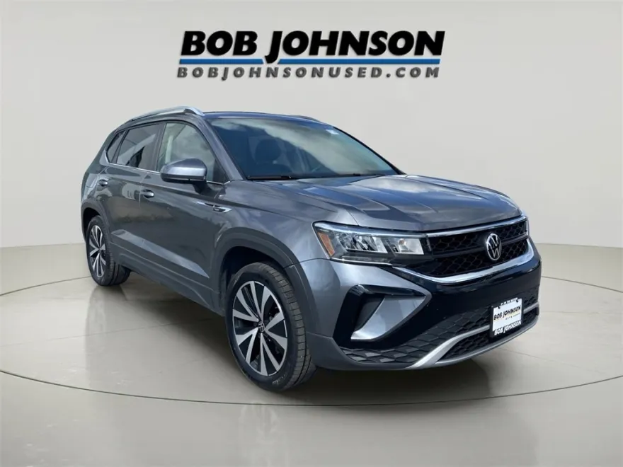2022 Volkswagen Taos SE photo 1