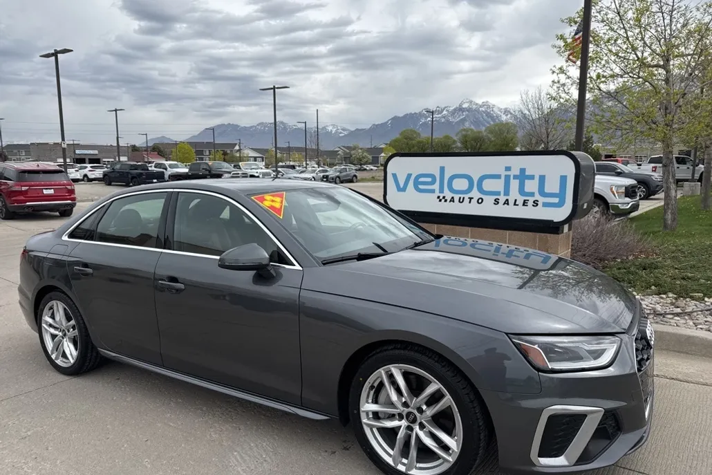 2022 Audi A4 45 S line Premium photo 1