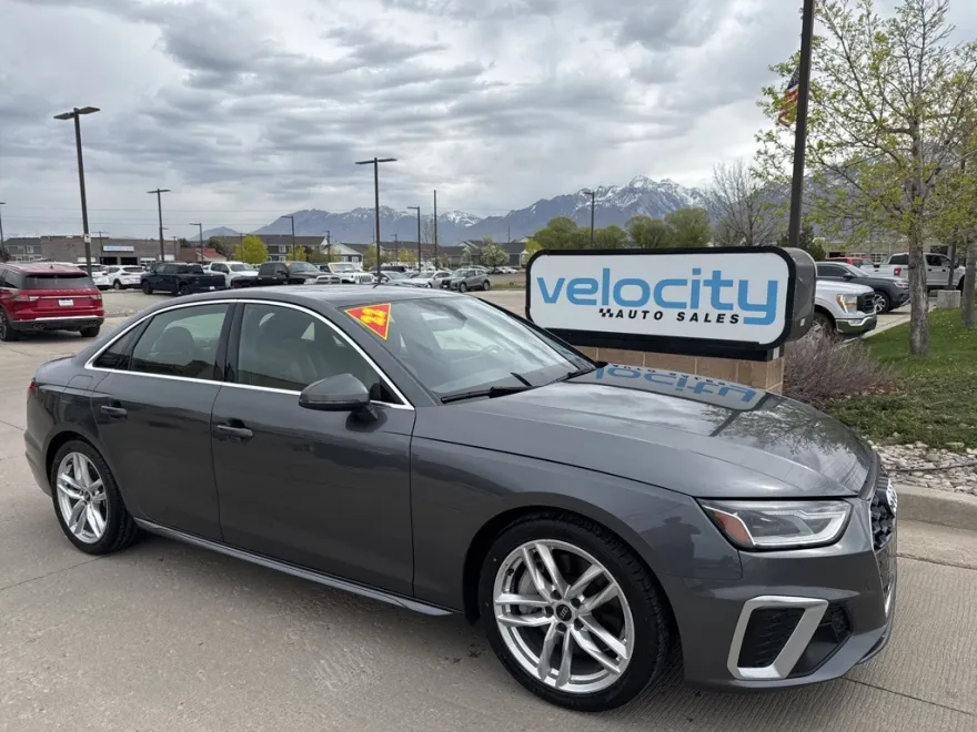 2022 Audi A4 45 S line Premium photo 1