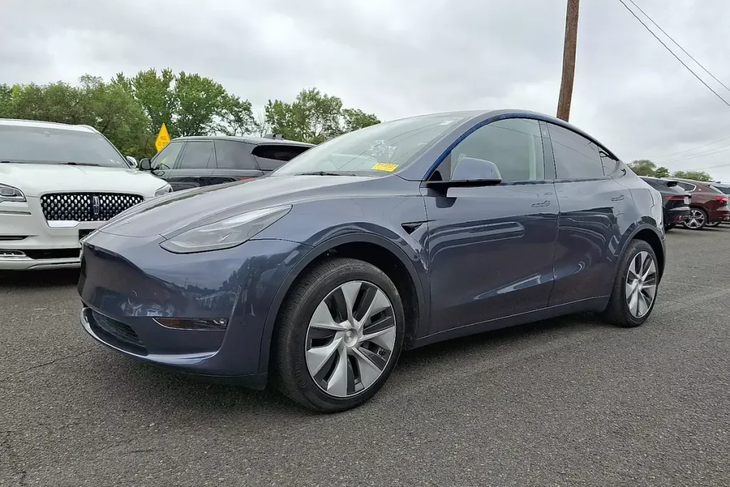 2023 Tesla Model Y Long Range photo 1