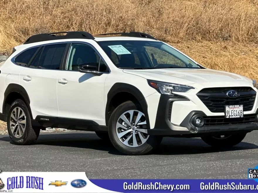 2024 Subaru Outback Premium photo 1