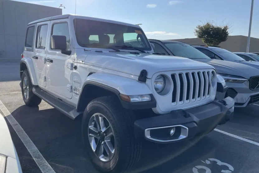 2021 Jeep Wrangler Unlimited Sahara photo 1