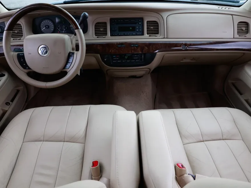 2011 Mercury Grand Marquis LS photo 1