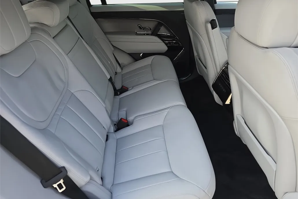 2025 Land Rover Range Rover Sport SE photo 1