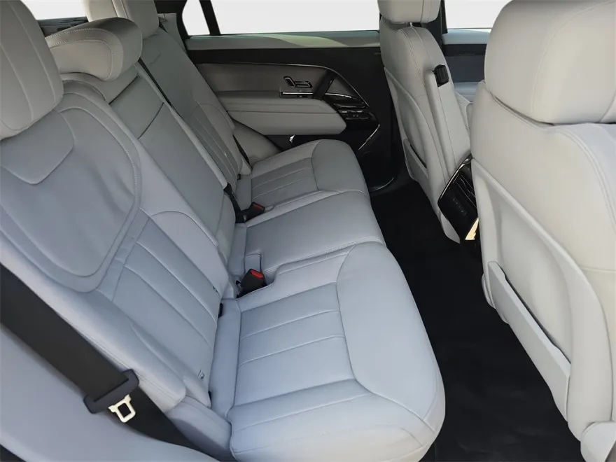 2025 Land Rover Range Rover Sport SE photo 1