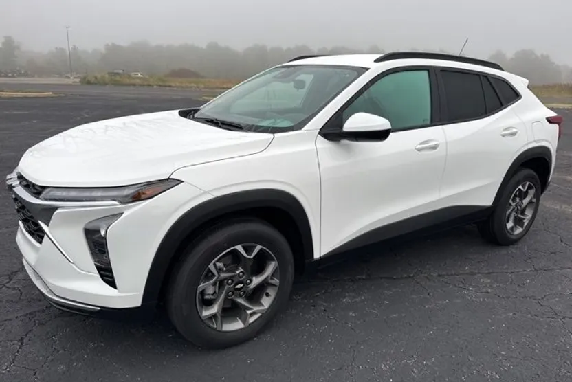 2025 Chevrolet Trax LT photo 1