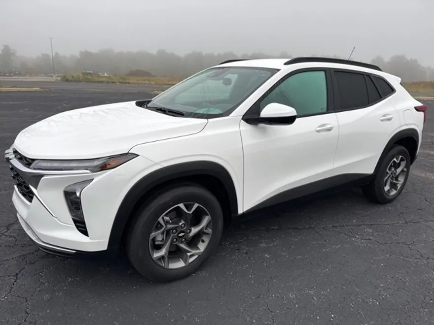 2025 Chevrolet Trax LT photo 1
