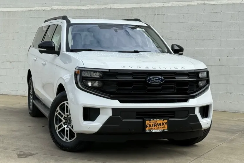 2025 Ford Expedition MAX photo 1
