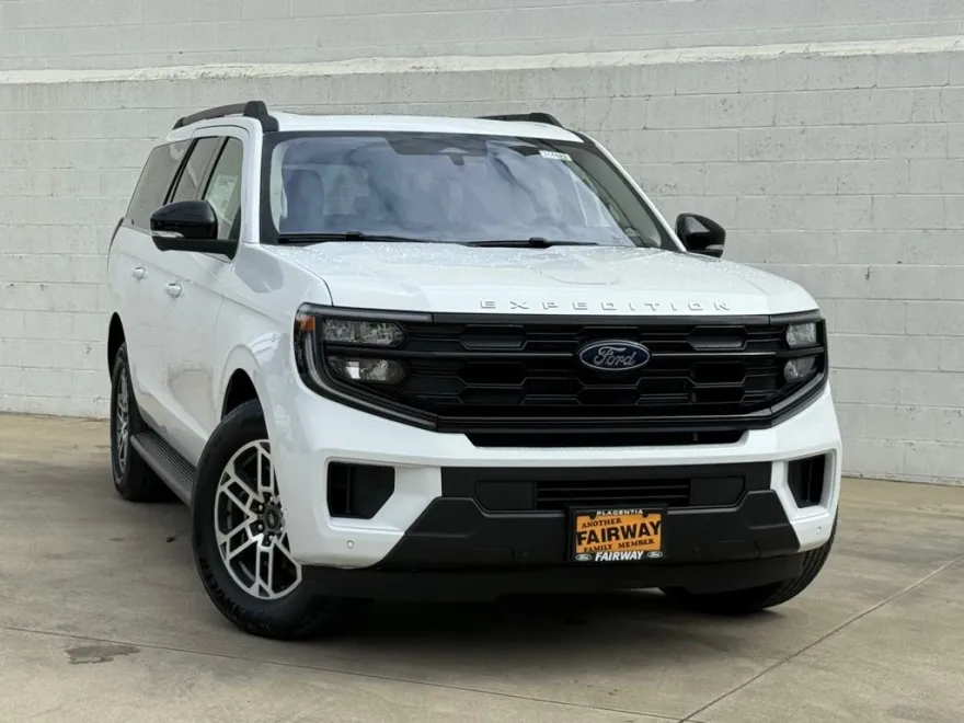 2025 Ford Expedition MAX photo 1