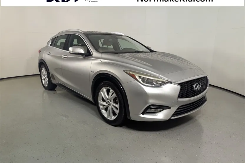 2017 Infiniti QX30 Premium photo 1