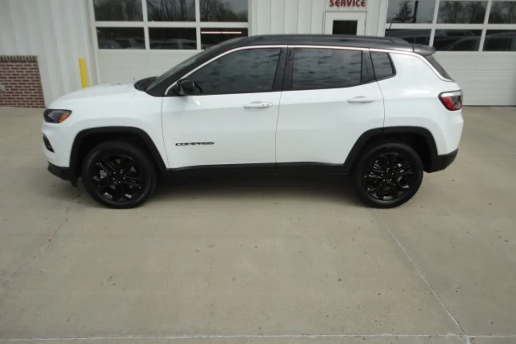 2023 Jeep Compass Limited photo 1