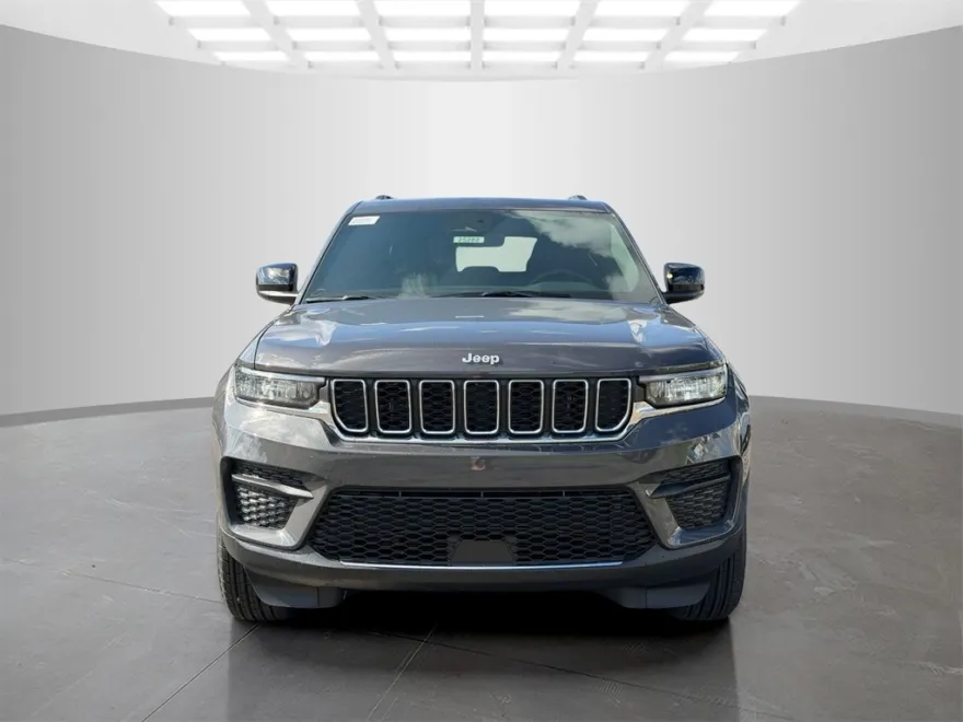 2025 Jeep Grand Cherokee Laredo X photo 1