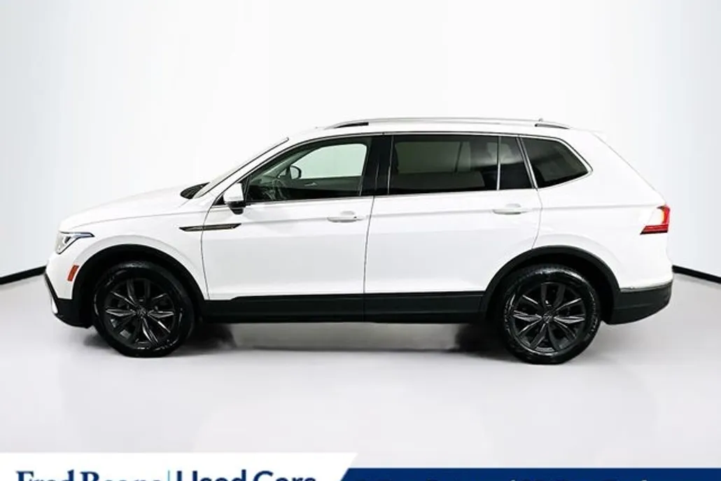 2022 Volkswagen Tiguan SE photo 1