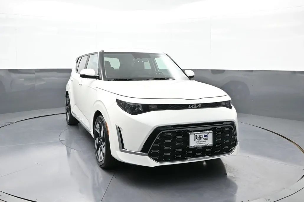 2023 Kia Soul GT-Line photo 1