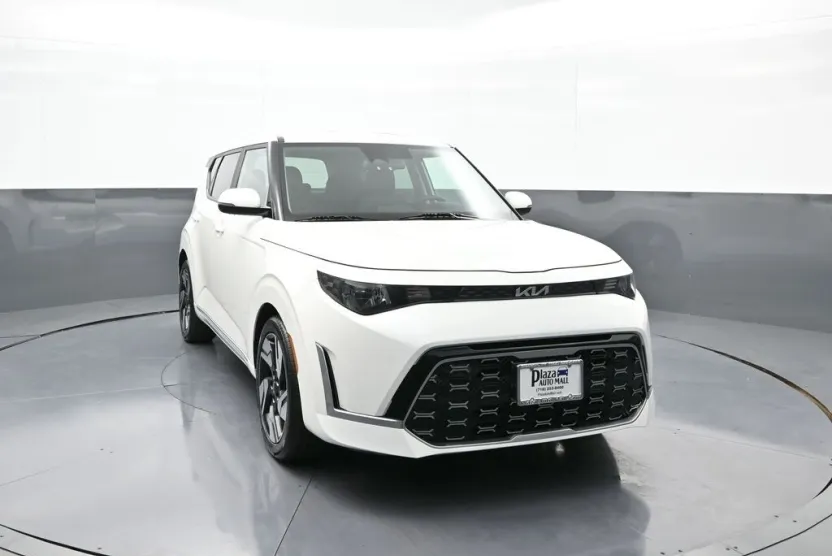 2023 Kia Soul GT-Line photo 1