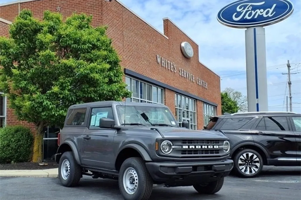 2025 Ford Bronco Base photo 1