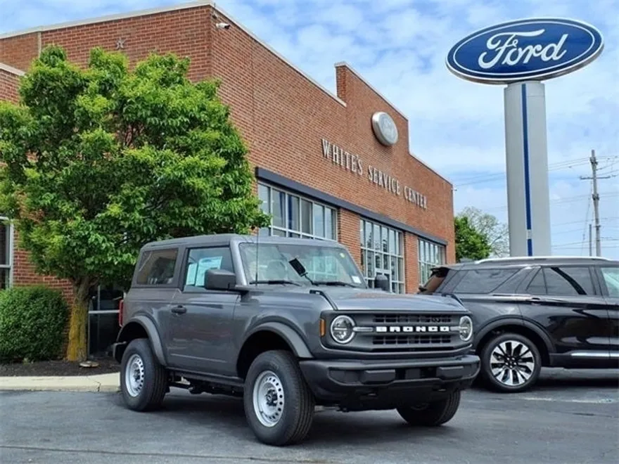 2025 Ford Bronco Base photo 1