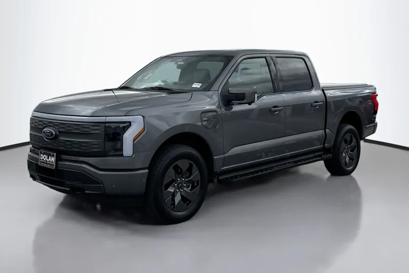 2022 Ford F-150 Lightning Lariat photo 1
