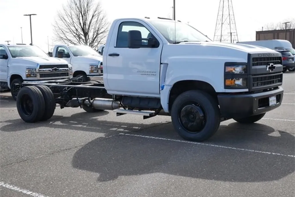 2023 Chevrolet Silverado 5500HD Work Truck photo 1
