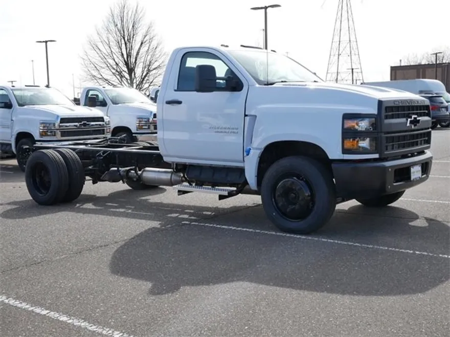 2023 Chevrolet Silverado 5500HD Work Truck photo 1