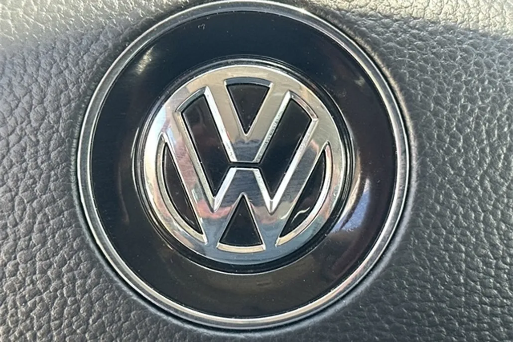 2022 Volkswagen Passat 2.0T SE photo 1