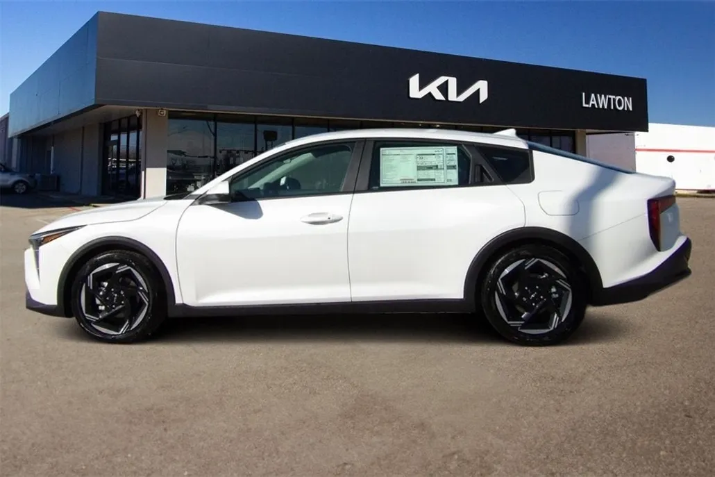 2025 Kia K4 EX photo 1