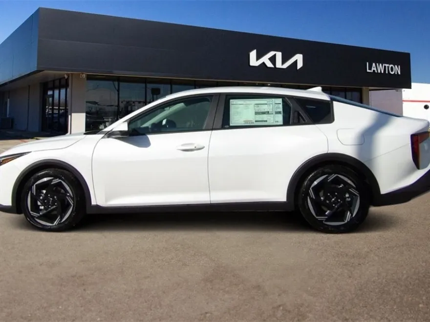 2025 Kia K4 EX photo 1