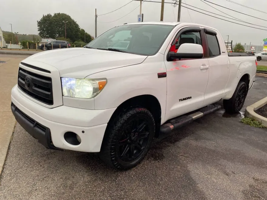 2010 Toyota Tundra Limited photo 1
