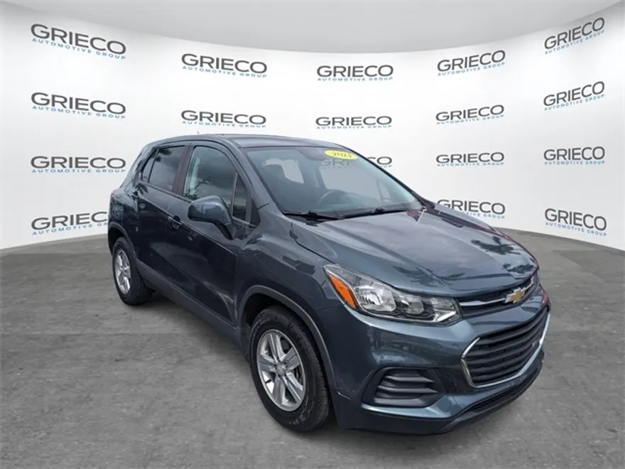 2021 Chevrolet Trax LS photo 1