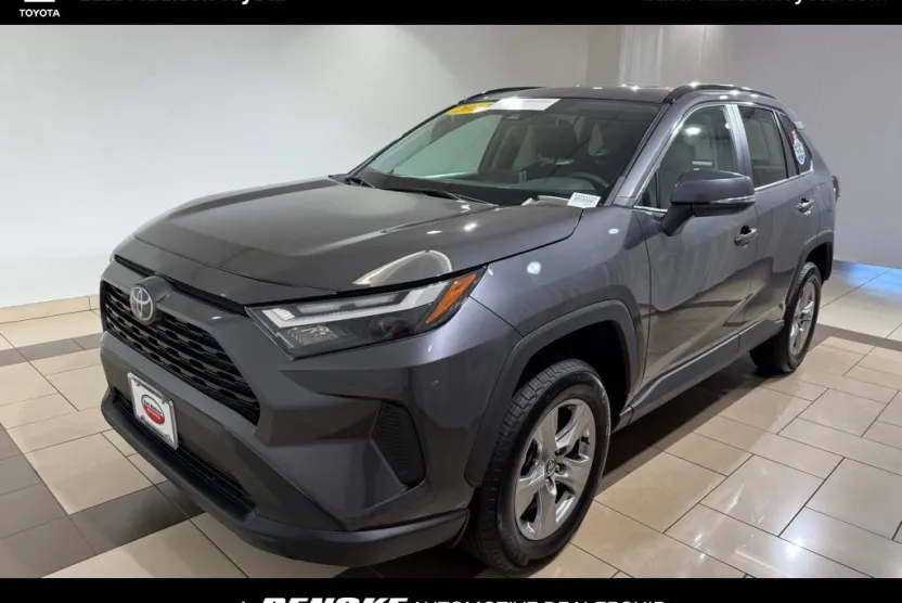 2023 Toyota RAV4 XLE photo 1
