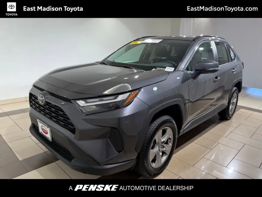 2023 Toyota RAV4 XLE photo 1