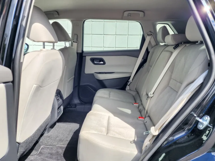 2025 Nissan Rogue SV photo 1
