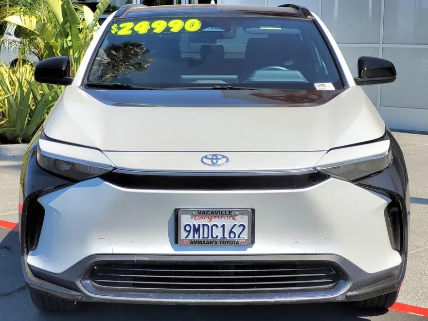 2024 Toyota bZ4X XLE photo 1