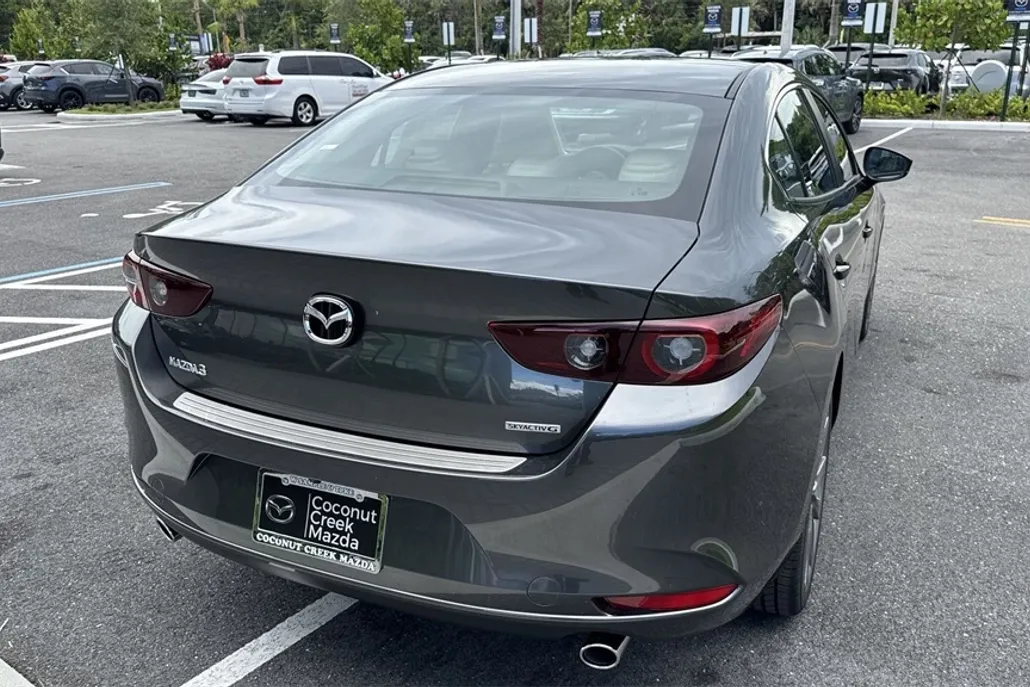 2025 Mazda Mazda3 2.5 s Preferred photo 1