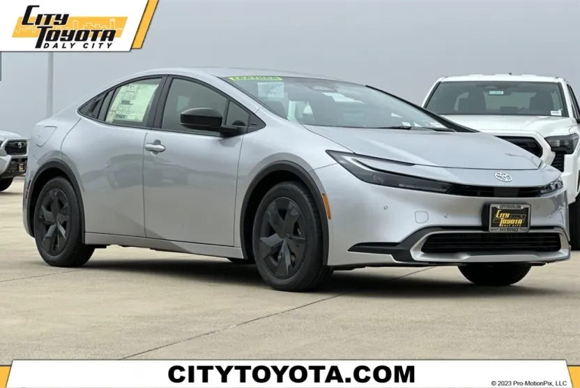 2025 Toyota Prius Plug-in Hybrid SE photo 1