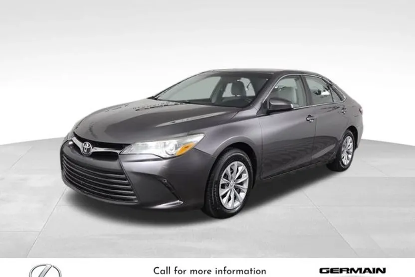 2015 Toyota Camry LE photo 1