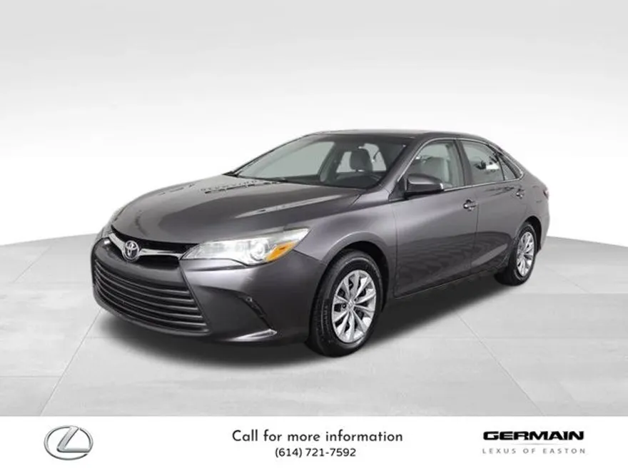 2015 Toyota Camry LE photo 1