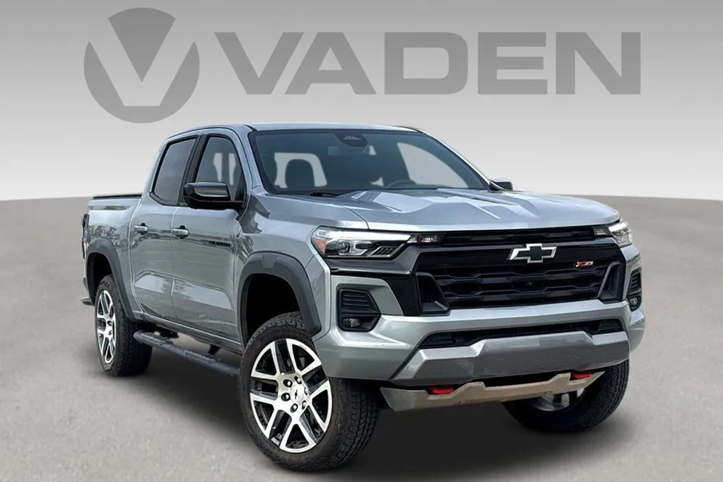2023 Chevrolet Colorado Z71 photo 1