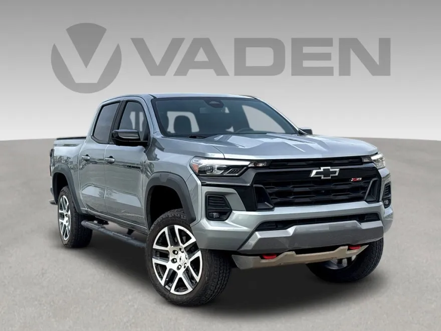 2023 Chevrolet Colorado Z71 photo 1
