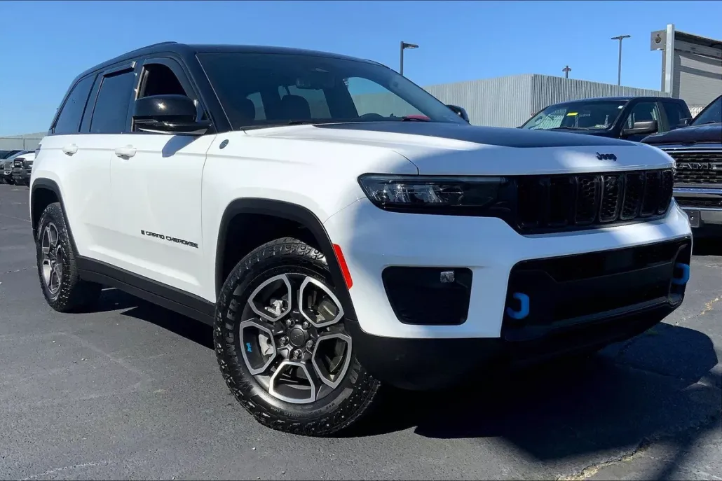 2024 Jeep Cherokee Trailhawk 4xe photo 1