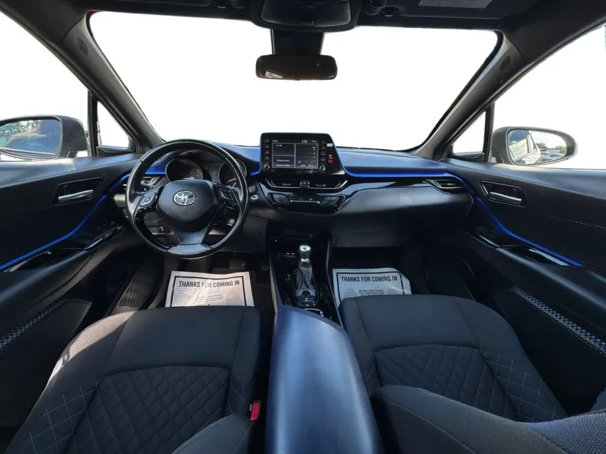 2022 Toyota C-HR XLE photo 24