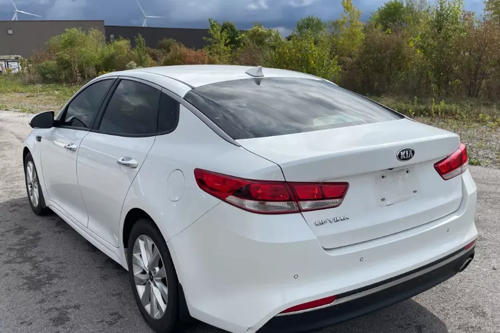 2018 Kia Optima LX photo 1