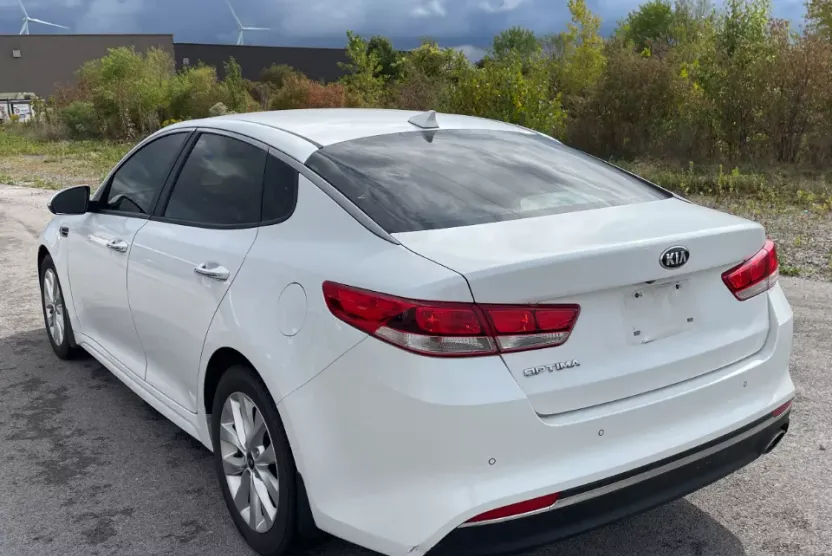 2018 Kia Optima LX photo 1