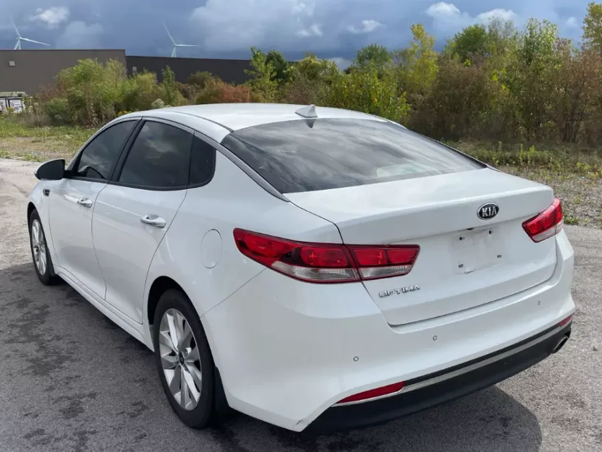 2018 Kia Optima LX photo 1