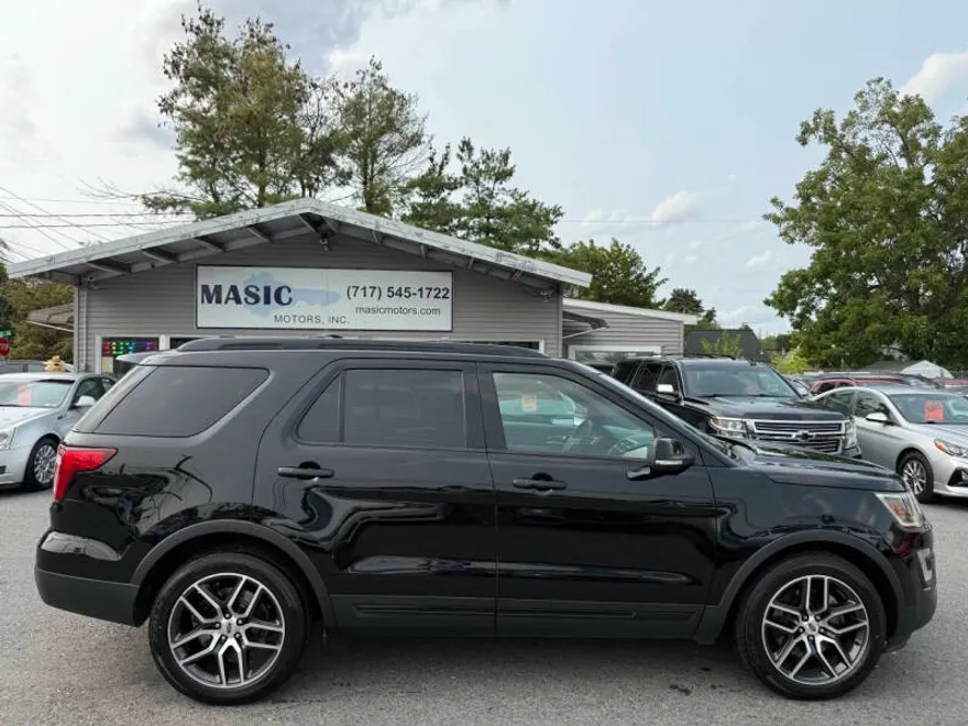 2017 Ford Explorer Sport photo 1