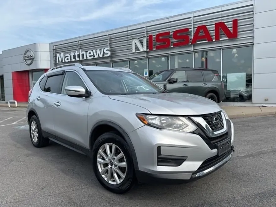 2020 Nissan Rogue SV photo 1