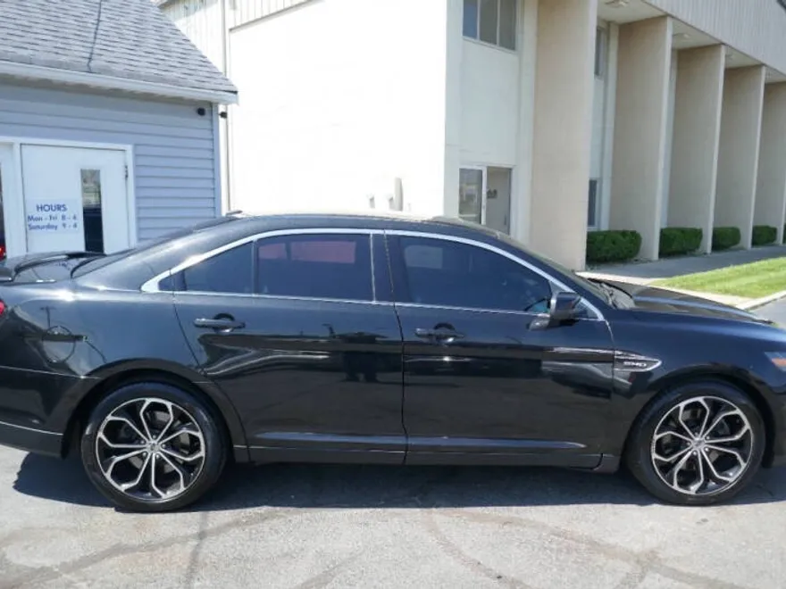 2013 Ford Taurus SHO photo 1
