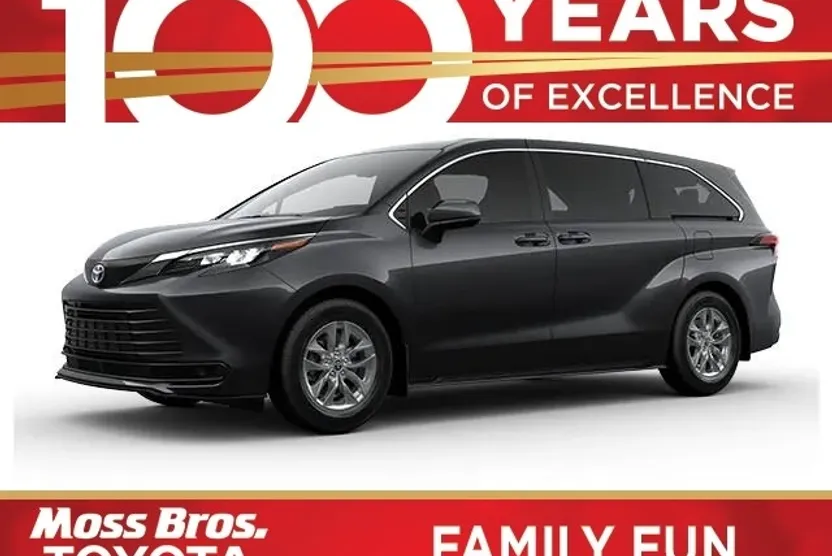 2025 Toyota Sienna LE photo 1