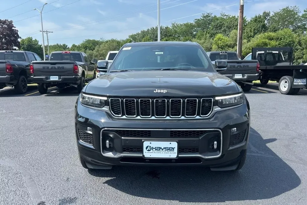 2025 Jeep Grand Cherokee Overland photo 1